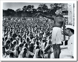 Ghandhiji-Addressing-people